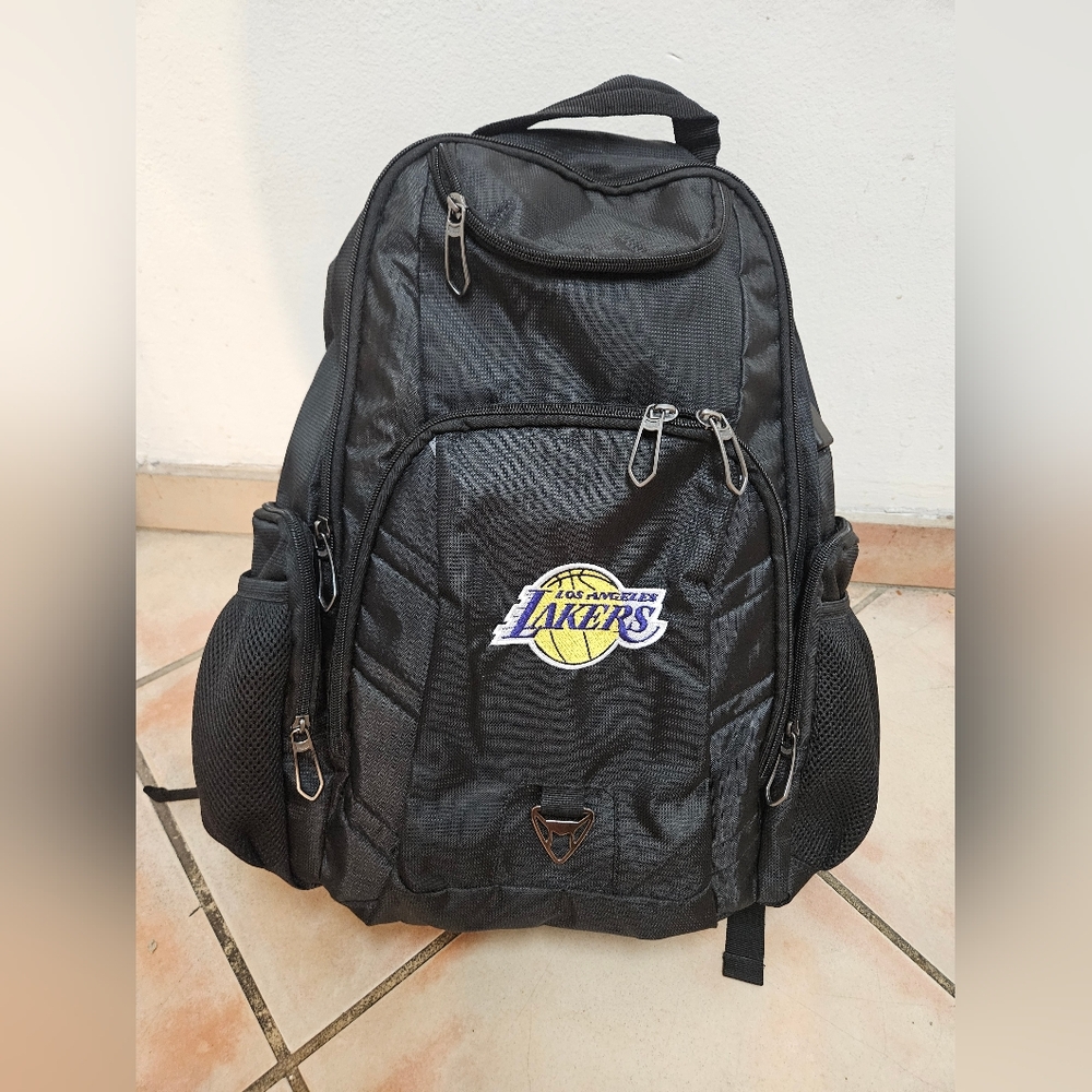 New NWOT Los Angeles Lakers Leed's Large black backpack USB cord